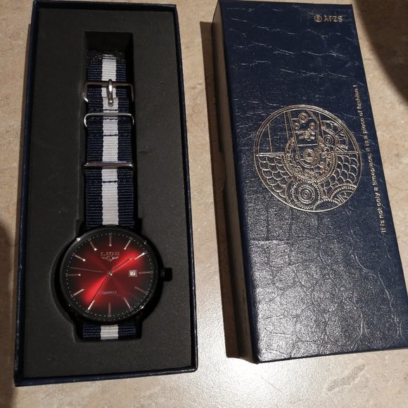 LIGE Watch (Red Face and NATO Deluxe Strap) - Picture 1 of 7
